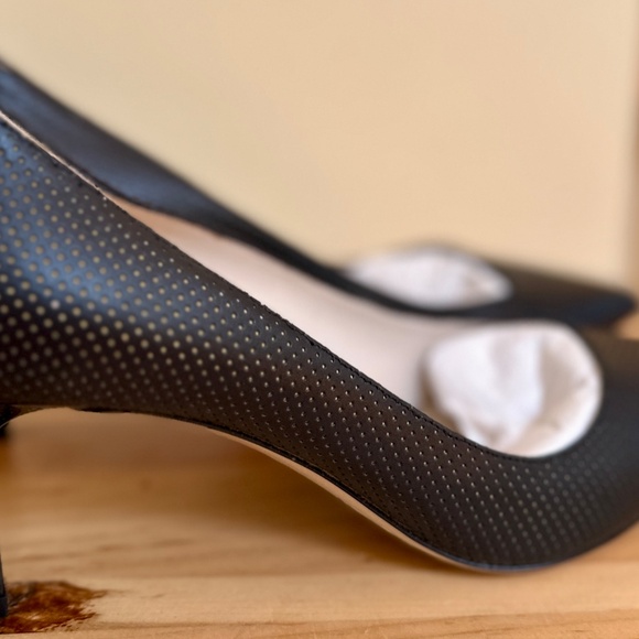 NEW Giorgio Armani Leather D'Orsay Pumps 3" Heel Perforated Matte Black $725 - Picture 5 of 9